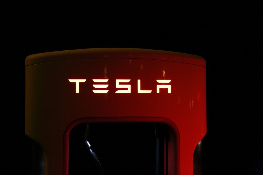 Cosa sta succedendo a Tesla: la nostra analisi di Brand Reputation